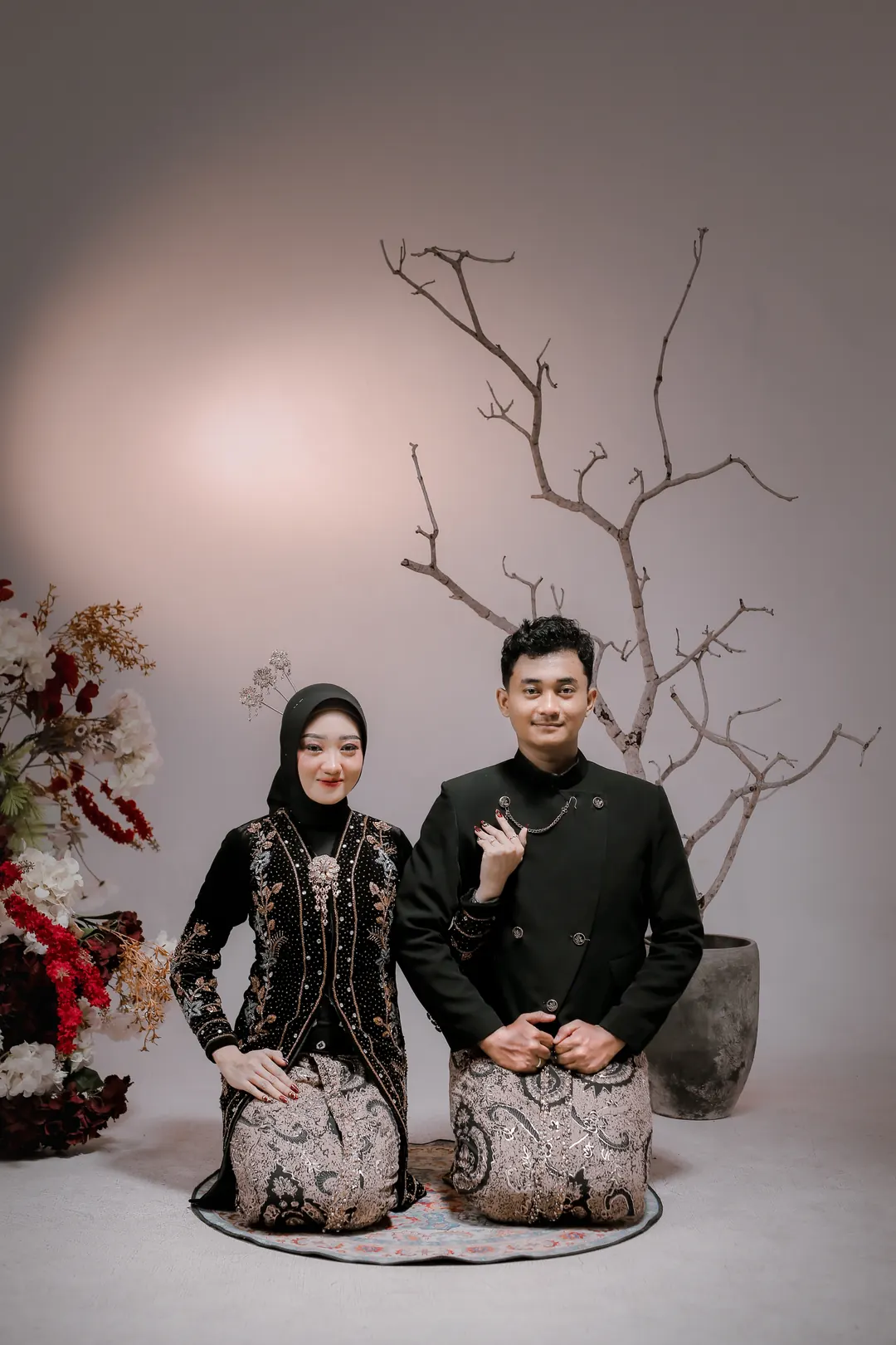 Adit dan Nadea bersimpuh berdampingan